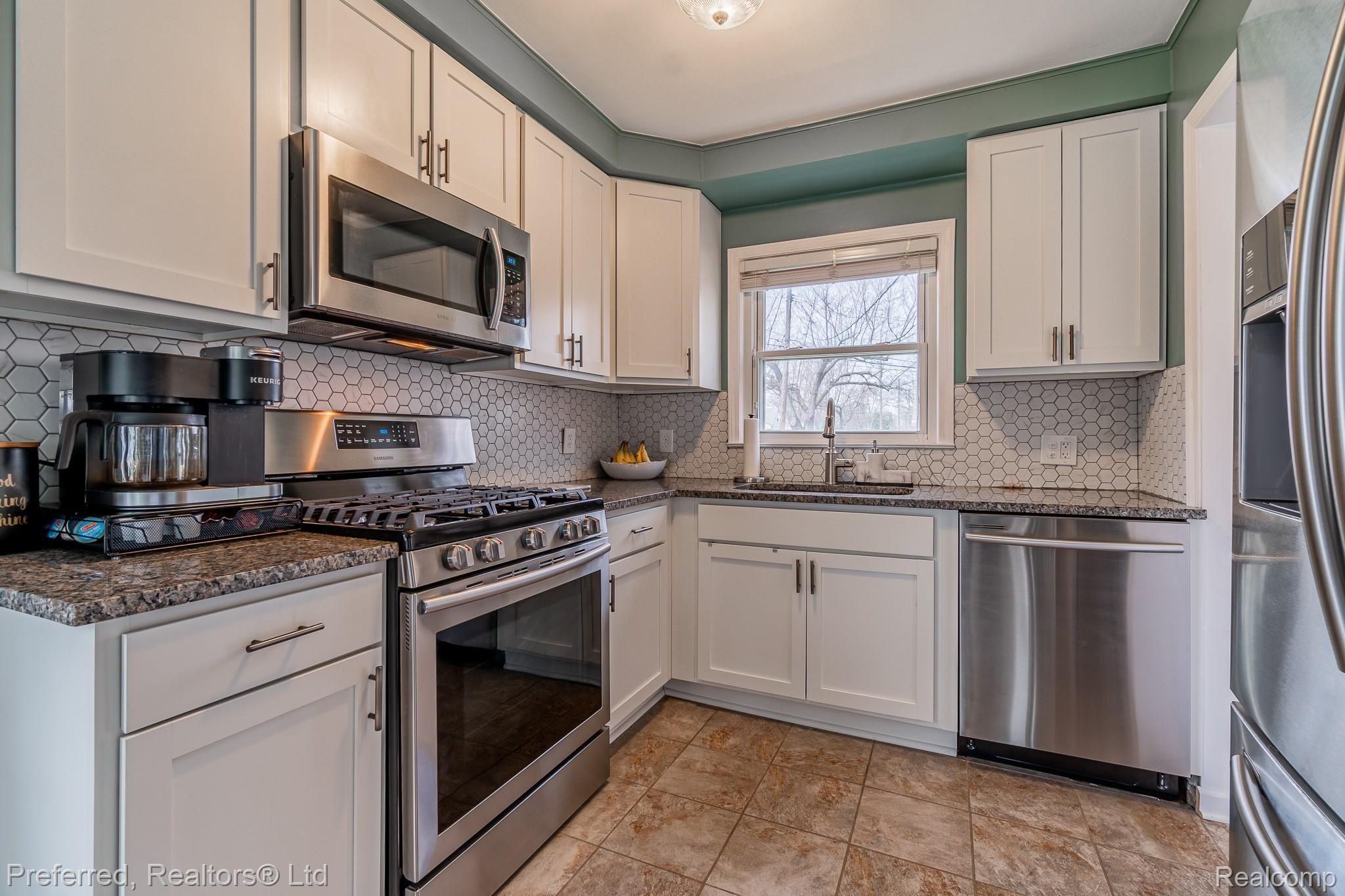3432 Chester Road Royal Oak, MI 48073 - Photo 9 of 29 Chester-10.jpg