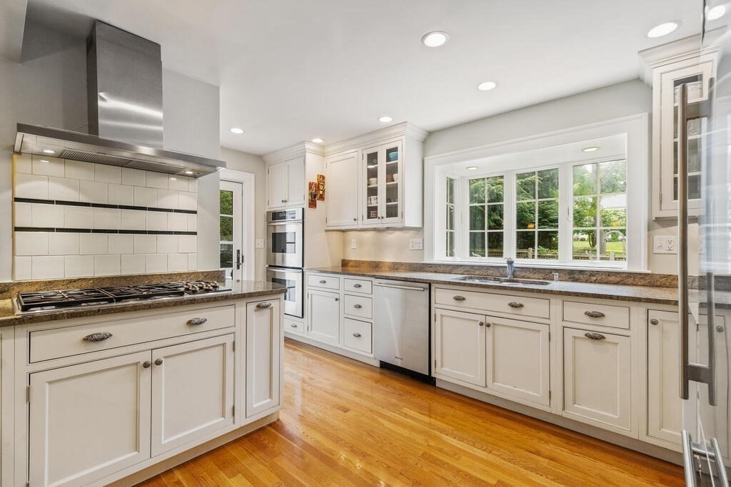 40 Locust Avenue Lexington, MA 02421 - Photo 11 of 42