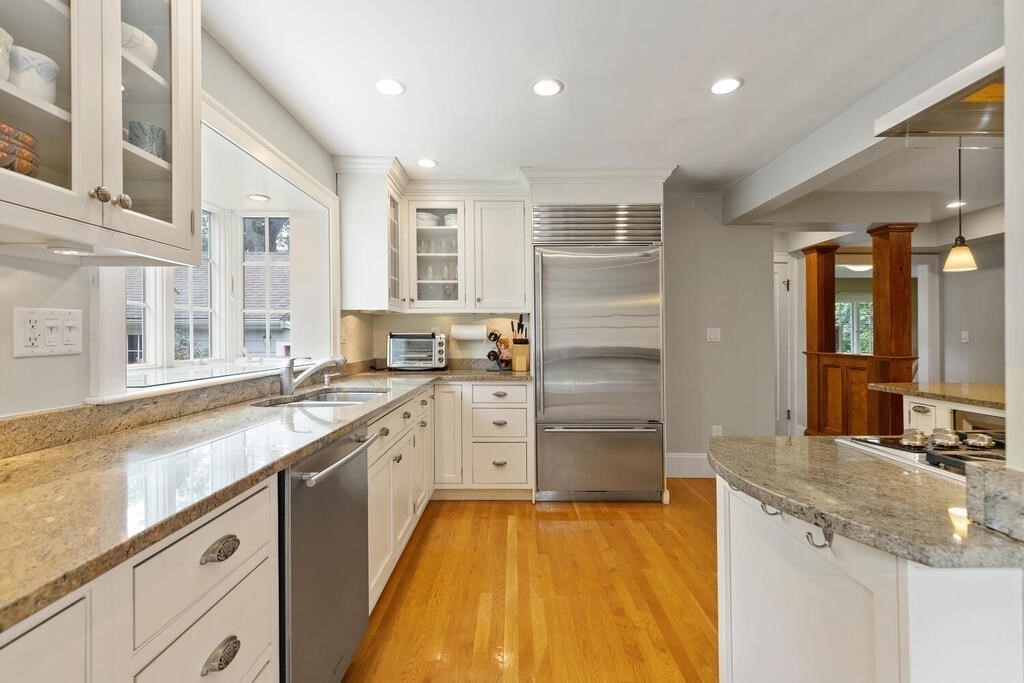 40 Locust Avenue Lexington, MA 02421 - Photo 12 of 42