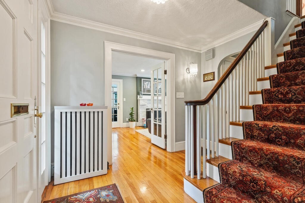40 Locust Avenue Lexington, MA 02421 - Photo 4 of 42