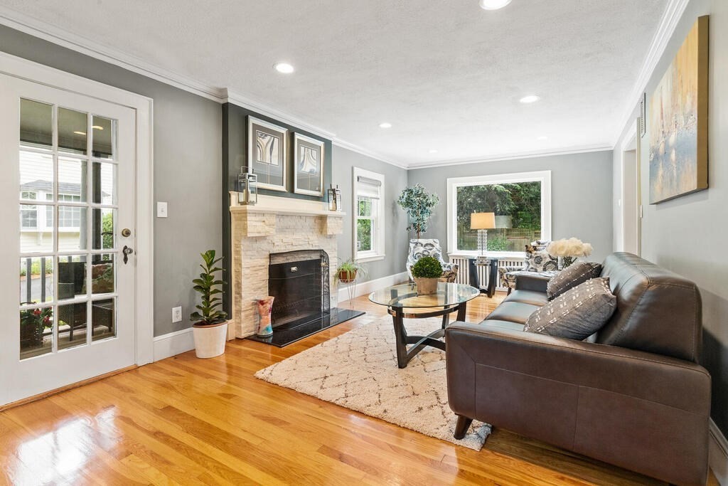 40 Locust Avenue Lexington, MA 02421 - Photo 5 of 42