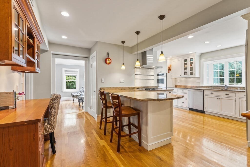 40 Locust Avenue Lexington, MA 02421 - Photo 9 of 42
