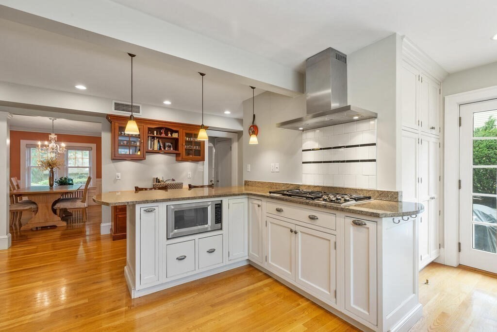 40 Locust Avenue Lexington, MA 02421 - Photo 10 of 42