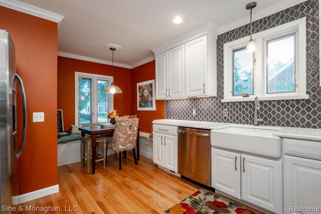 1015 Hawthorne Road Grosse Pointe Woods, MI 48236 - Photo 7 of 40