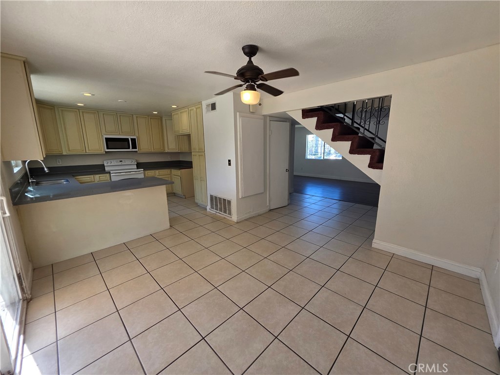 969 South Sage Avenue Rialto, CA 92376 - Photo 4 of 20