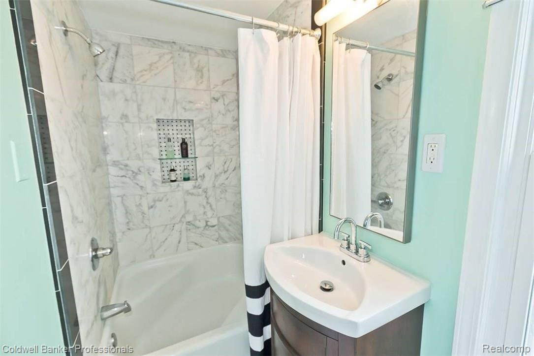 3600 Kenmore Road Berkley, MI 48072 - Photo 24 of 36 Upstairs full bathroom with marble flooring and walls.