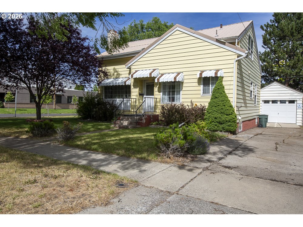 907 Fourth Street La Grande, OR 97850 - Photo 1 of 38