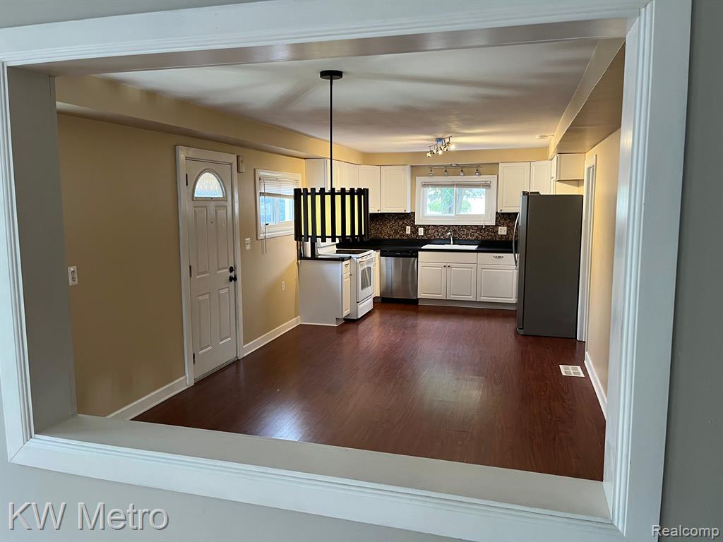 2729 Weaverton Rochester Hills, MI 48307 - Photo 8 of 24