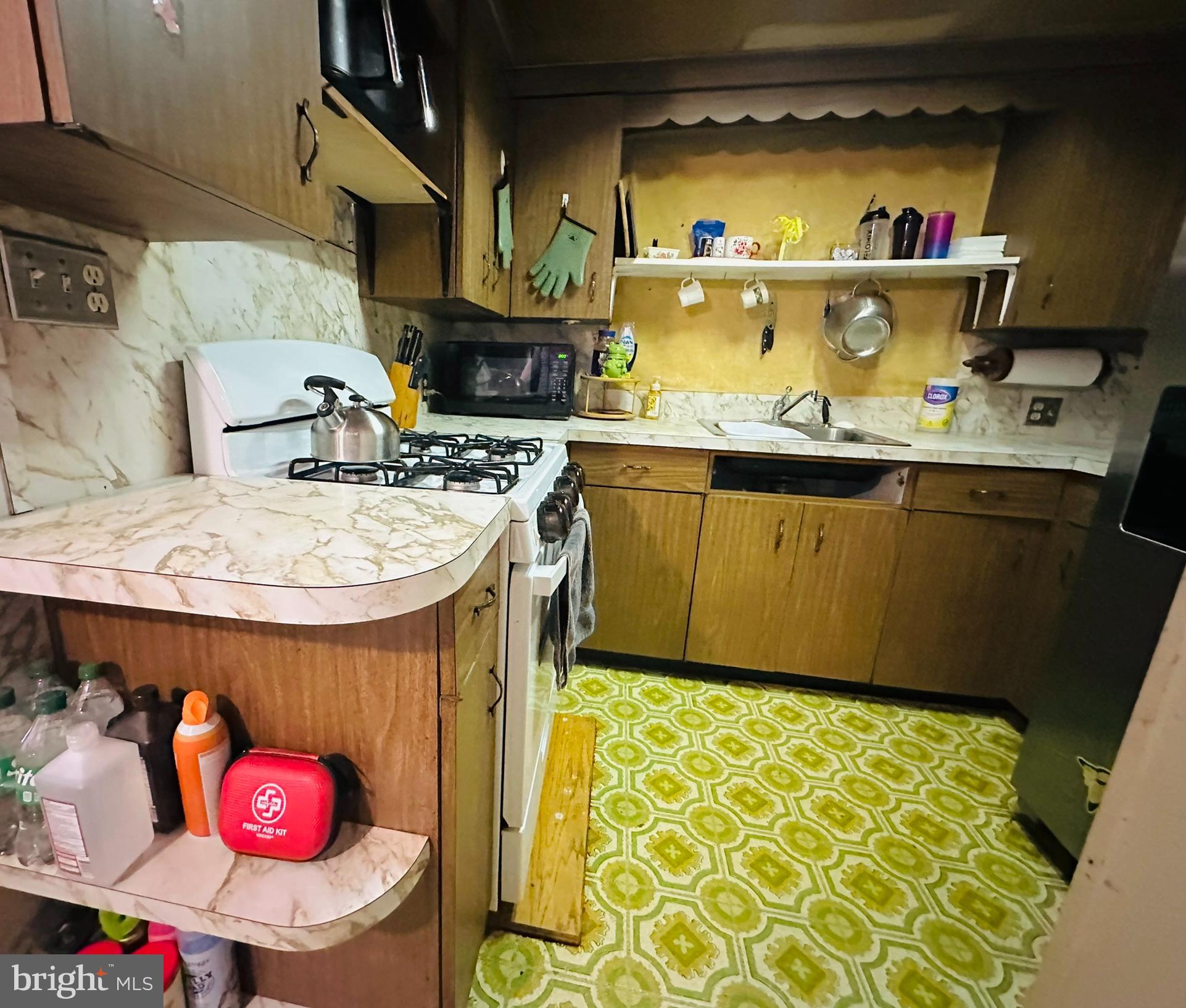8608 Oak Road Baltimore, MD 21219 - Photo 21 of 37