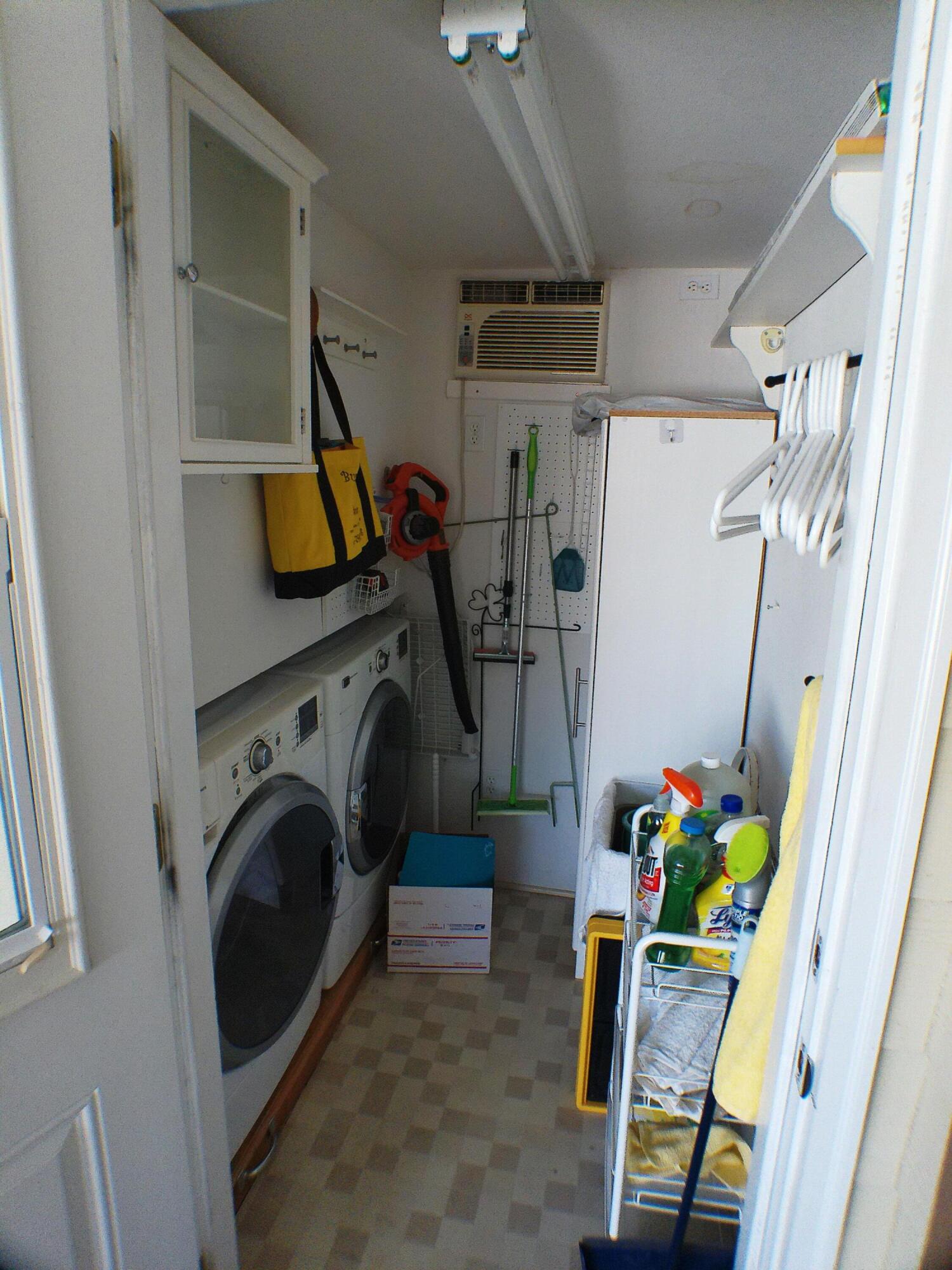 84136 Ave 44, Unit 477 Indio, CA 92203 - Photo 22 of 24 a utility room with dryer and washer