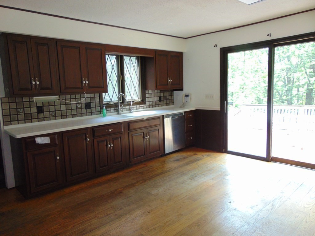 140 Fisher Road Fitchburg, MA 01420 - Photo 3 of 32 Gallery Image 3