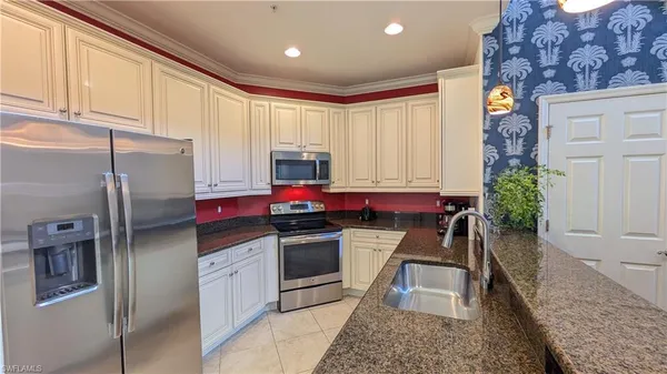 $6,000 | 9055 Capistrano Street North, Unit 4206, Naples, FL 34113