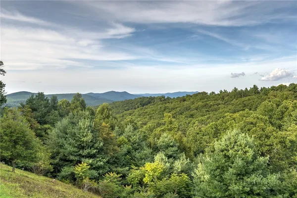 $350,000 | 40 Club Villa Drive, Unit 512, Thurmond, NC 28683