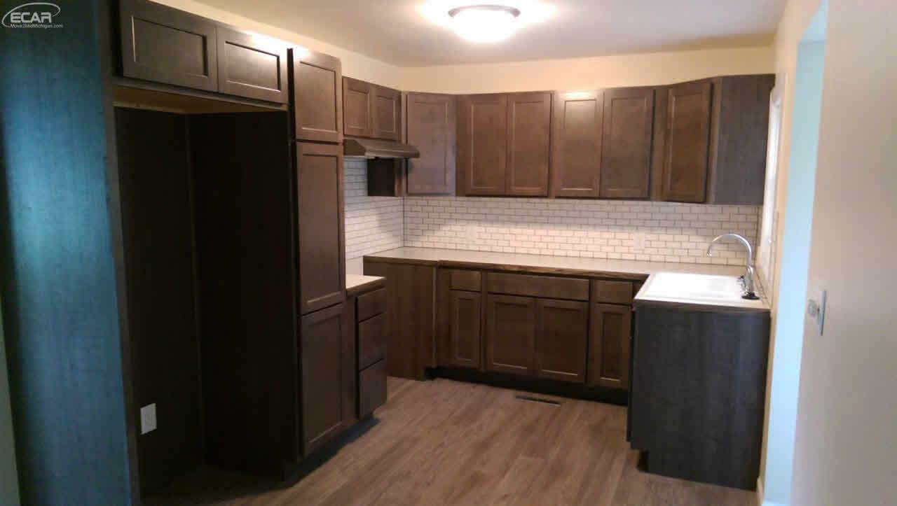 7083 West Vienna Road Clio, MI 48420 - Photo 5 of 12 21316915-4.JPG