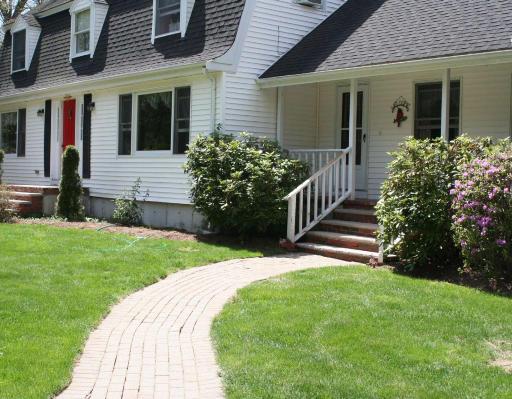 26 Crestwood Road North Reading, MA 01864 - Photo 2 of 15 Gallery Image 2