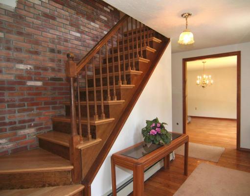 26 Crestwood Road North Reading, MA 01864 - Photo 3 of 15 Gallery Image 3