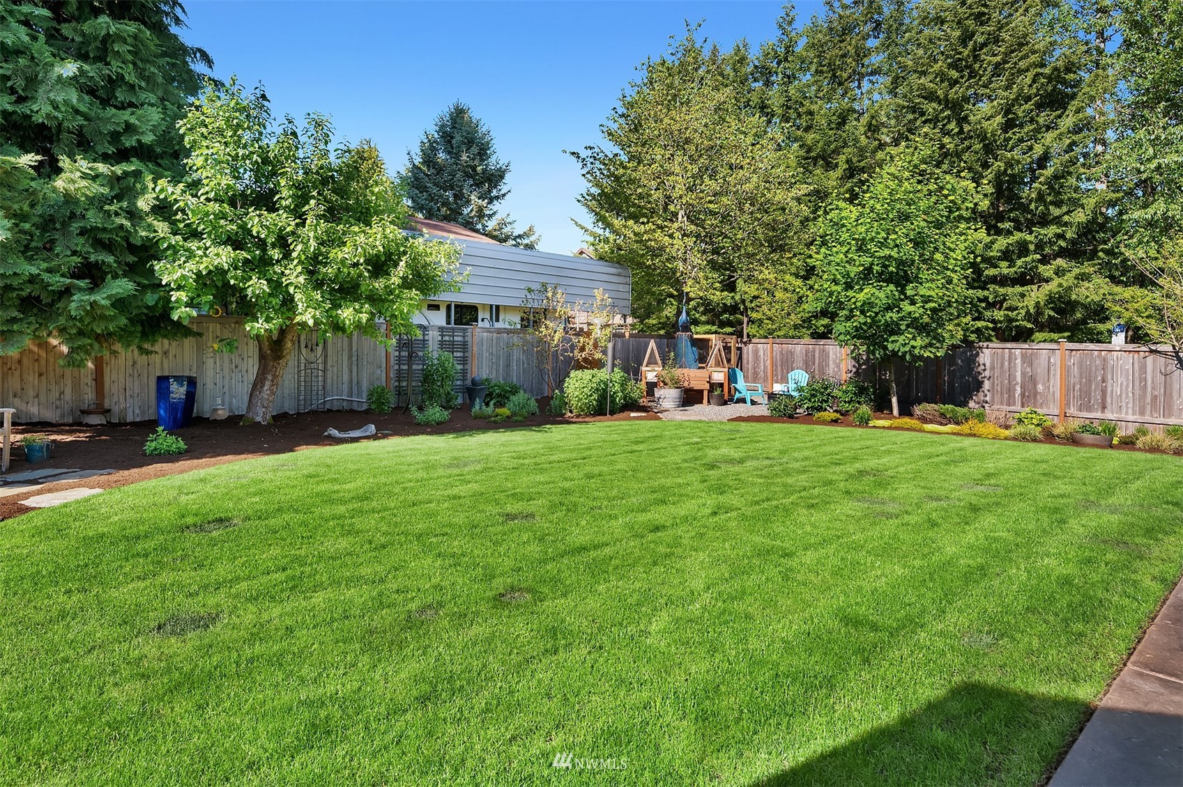 127 Hoquiam Avenue Southeast Renton, WA 98059 - Photo 23 of 26 a view of a yard with a house