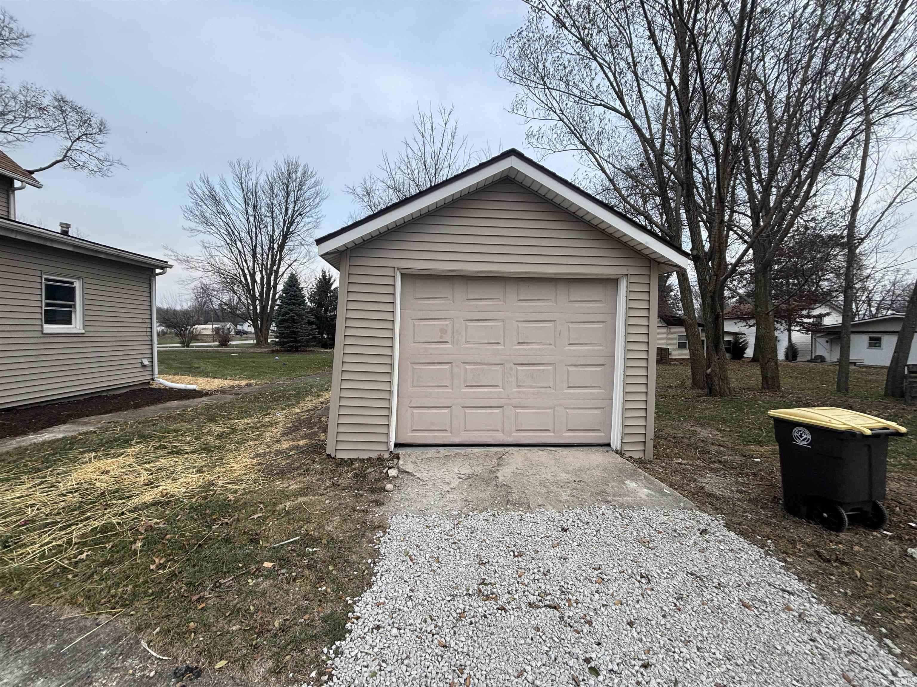 4904 Hatfield Road Fort Wayne, IN 46808 - Photo 4 of 23 Gallery Image 4