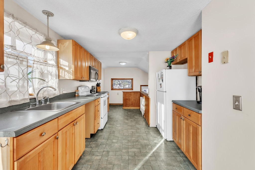 91 Powder Mill Road Southwick, MA 01077 - Photo 9 of 19 Gallery Image 9