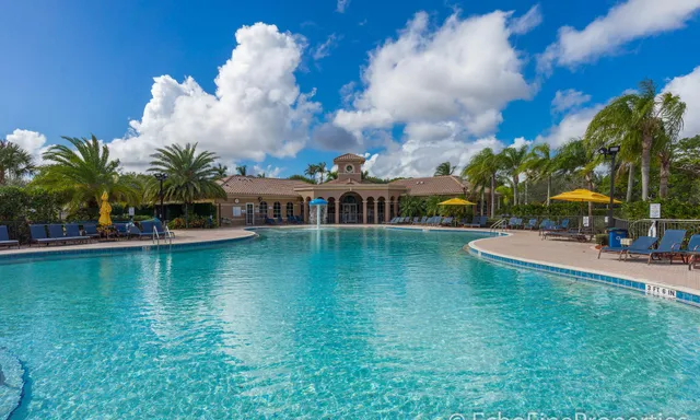 a view of a fountain in front of house