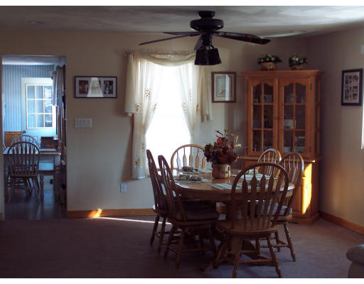 18 Riverside Court Saugus, MA 01906 - Photo 3 of 12 Gallery Image 3