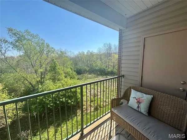 $189,900 | 885 Forest Avenue, Unit 303, Valley Park, MO 63088