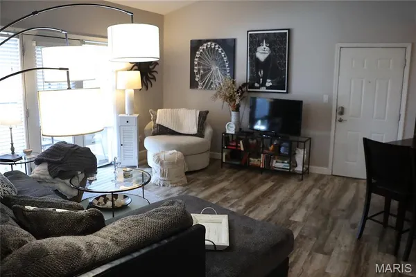 $189,900 | 885 Forest Avenue, Unit 303, Valley Park, MO 63088