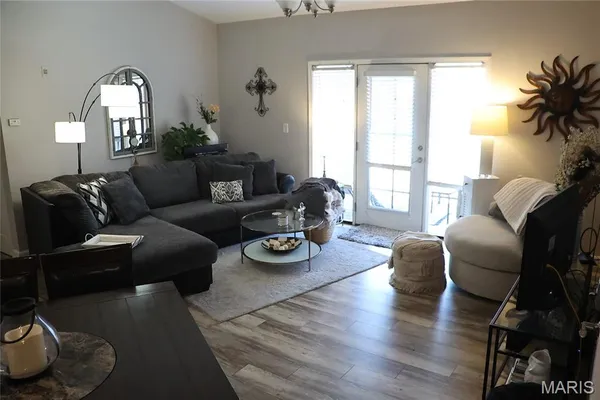 $189,900 | 885 Forest Avenue, Unit 303, Valley Park, MO 63088