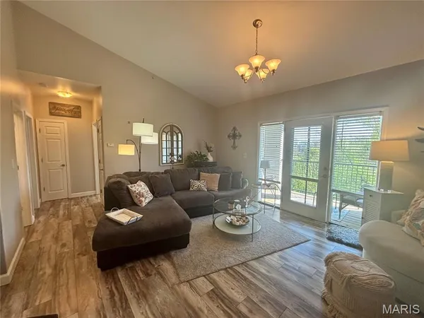 $189,900 | 885 Forest Avenue, Unit 303, Valley Park, MO 63088