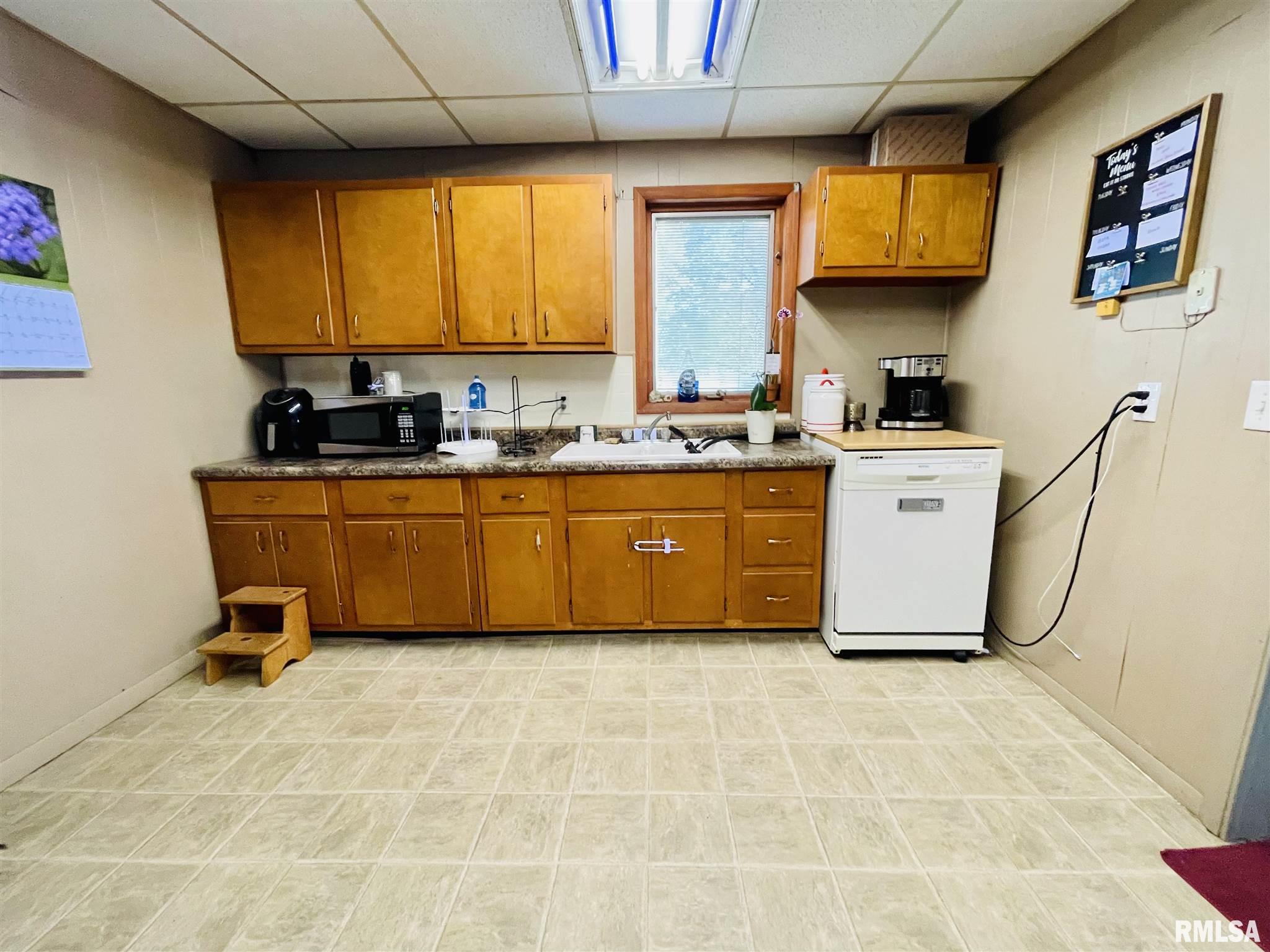 403 Southwest 4th Street Aledo, IL 61231 - Photo 4 of 14 Gallery Image 4