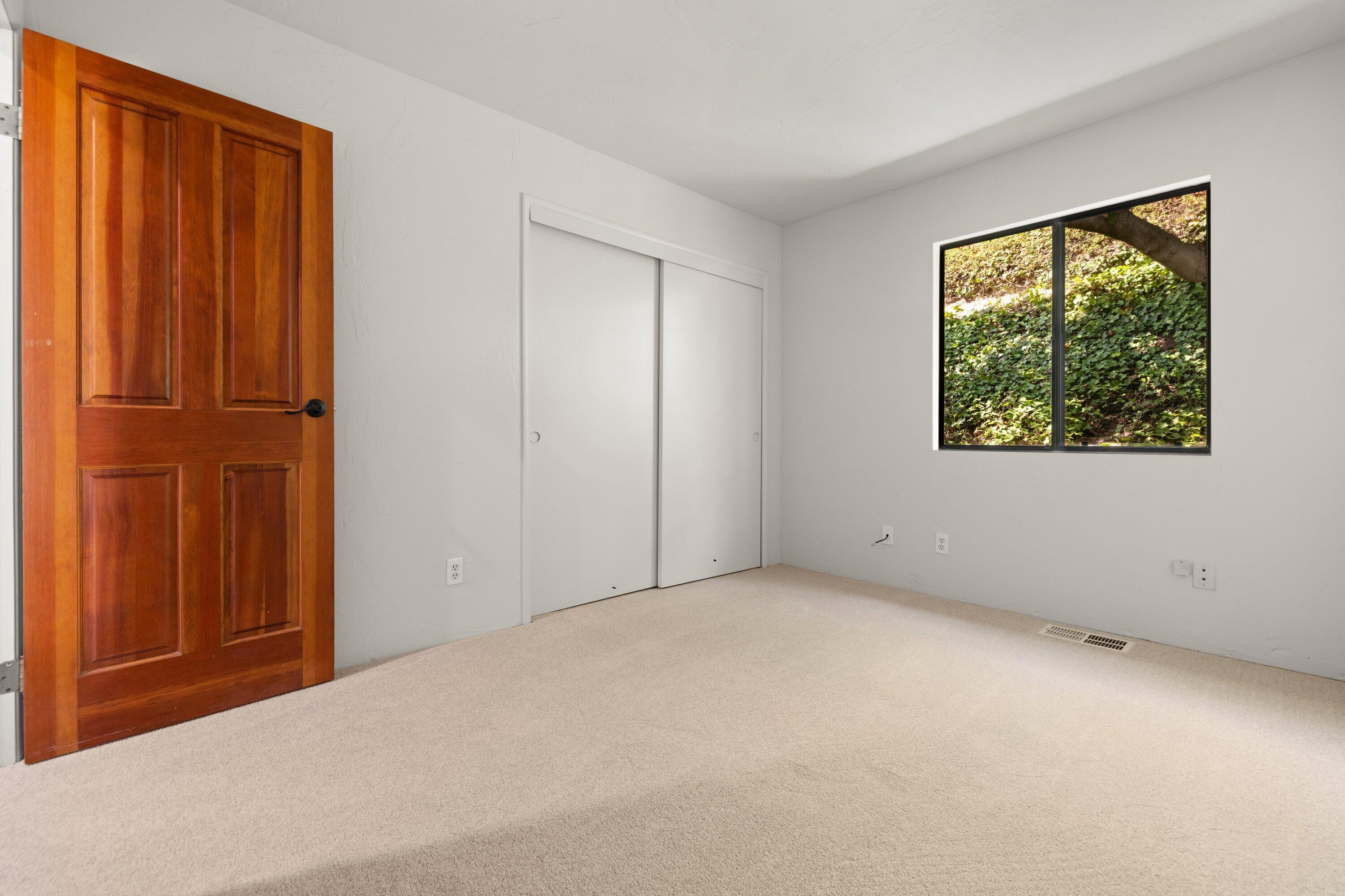 844 Cheltenham Road Santa Barbara, CA 93105 - Photo 27 of 31 an empty room with windows