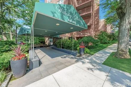 $409,000 | 42-30 Douglaston Parkway, Unit 5K | Douglaston