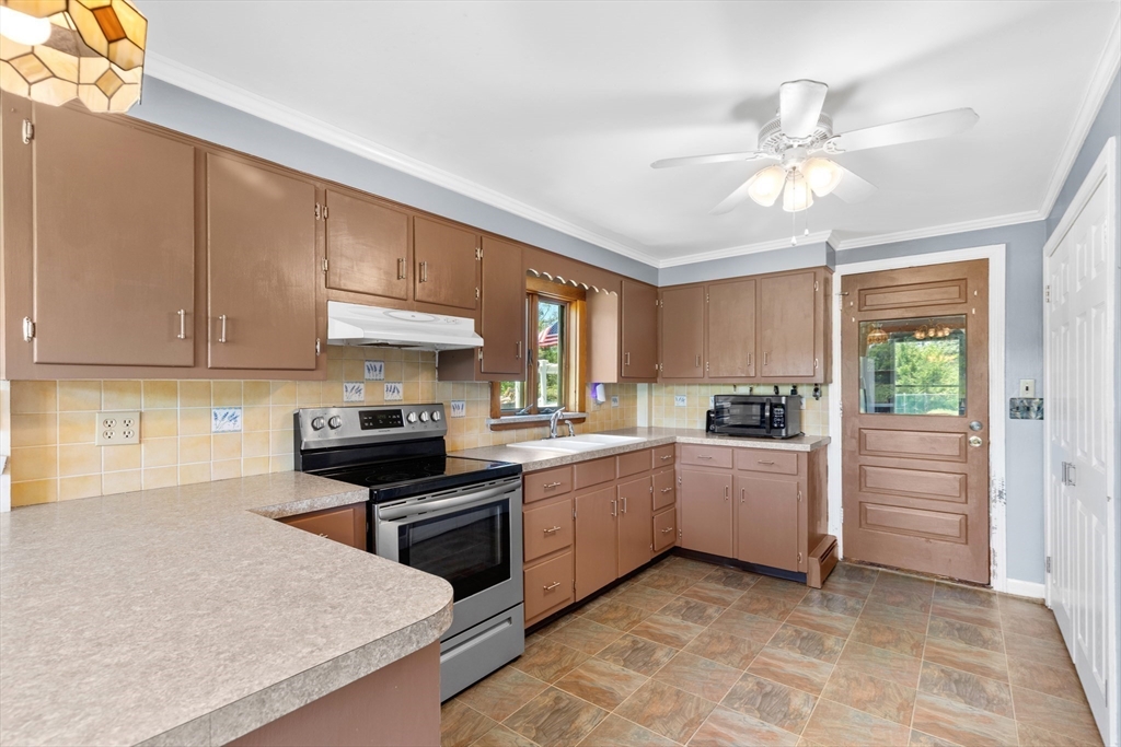 189 Blackmore Pond Road Wareham, MA 02576 - Photo 5 of 41