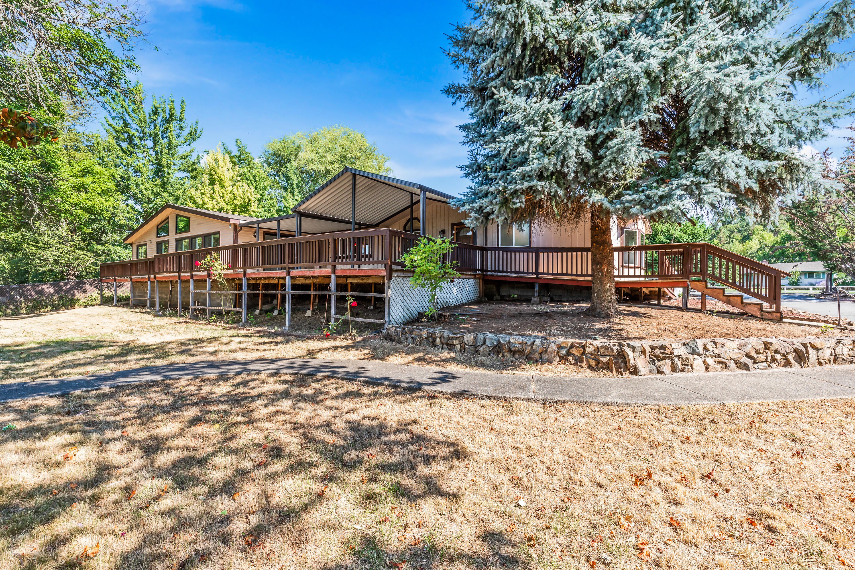 6745 North Applegate Road Grants Pass, OR 97527 - Photo 57 of 82 9R9A9473