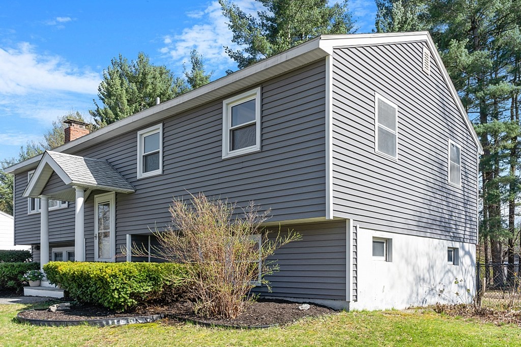 8 Haskell Road Pepperell, MA 01463 - Photo 3 of 41