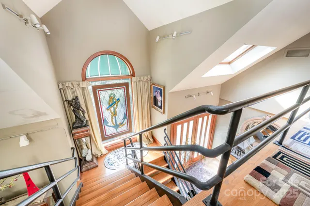 a view of entryway with a front door
