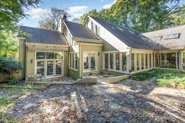 a view of a house with backyard porch and garden