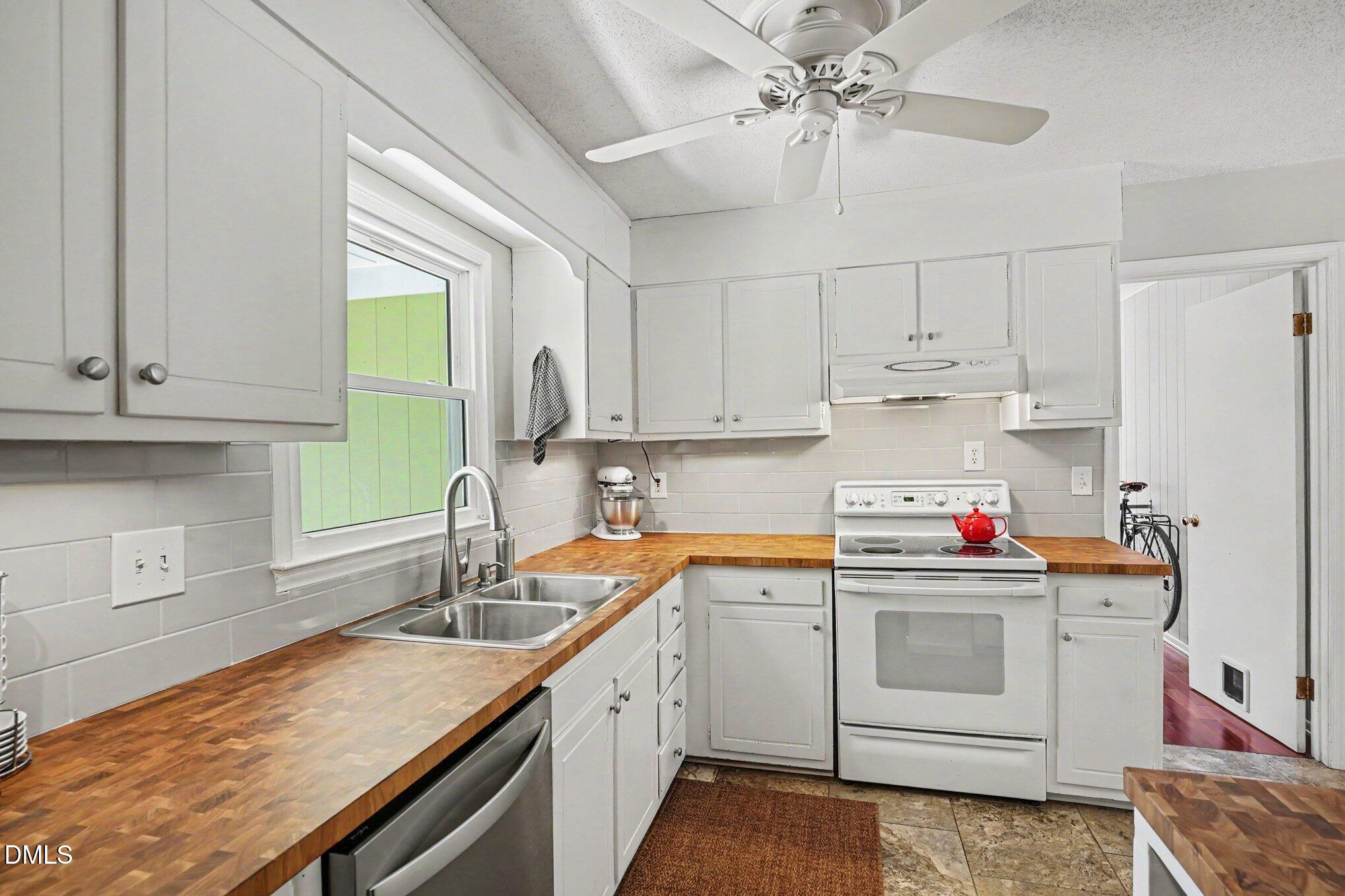 3140 Merrianne Drive Raleigh, NC 27607 - Photo 9 of 23 Kitchen