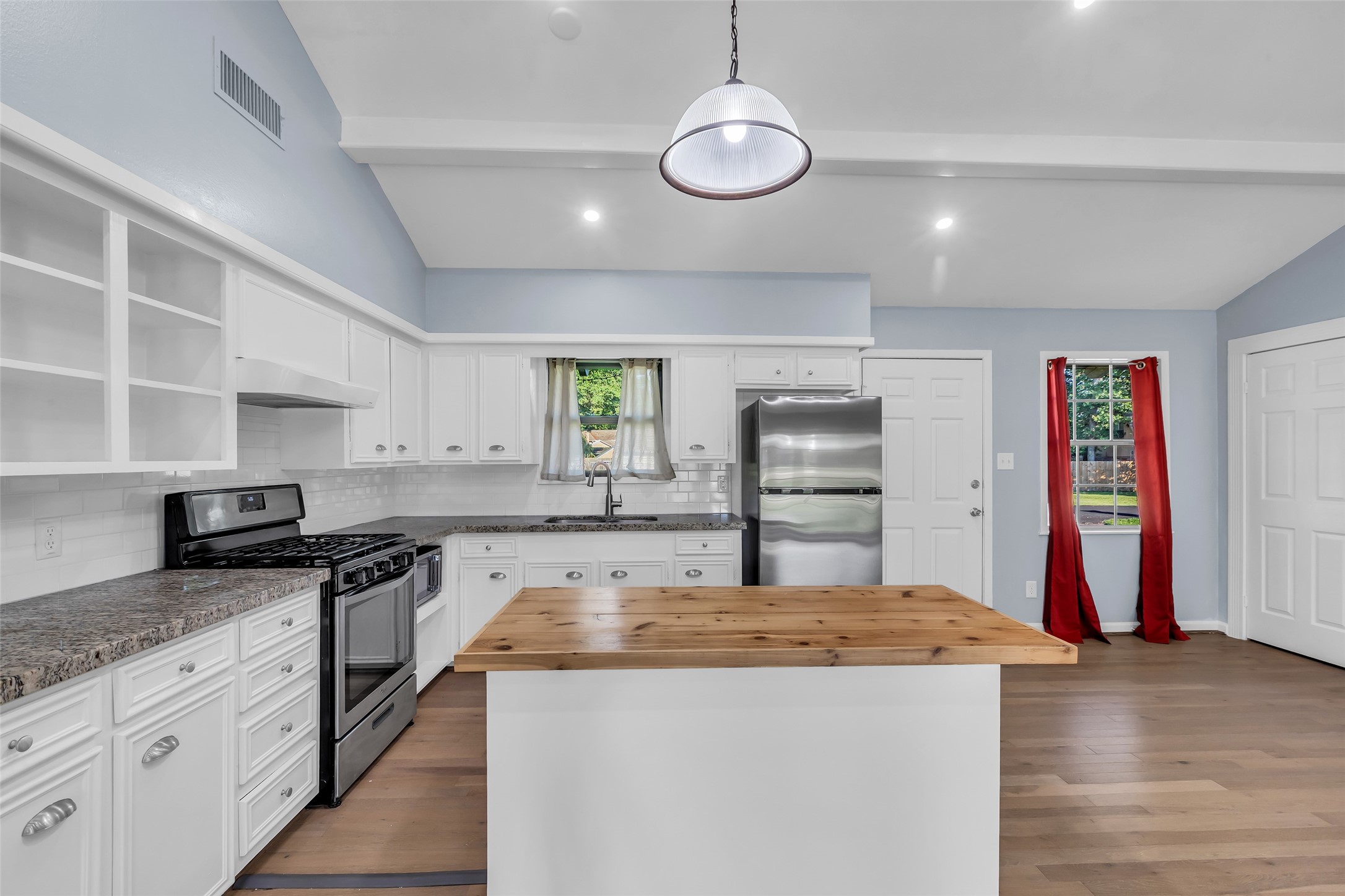 254 Point Clear Drive Conroe, TX 77304 - Photo 12 of 37