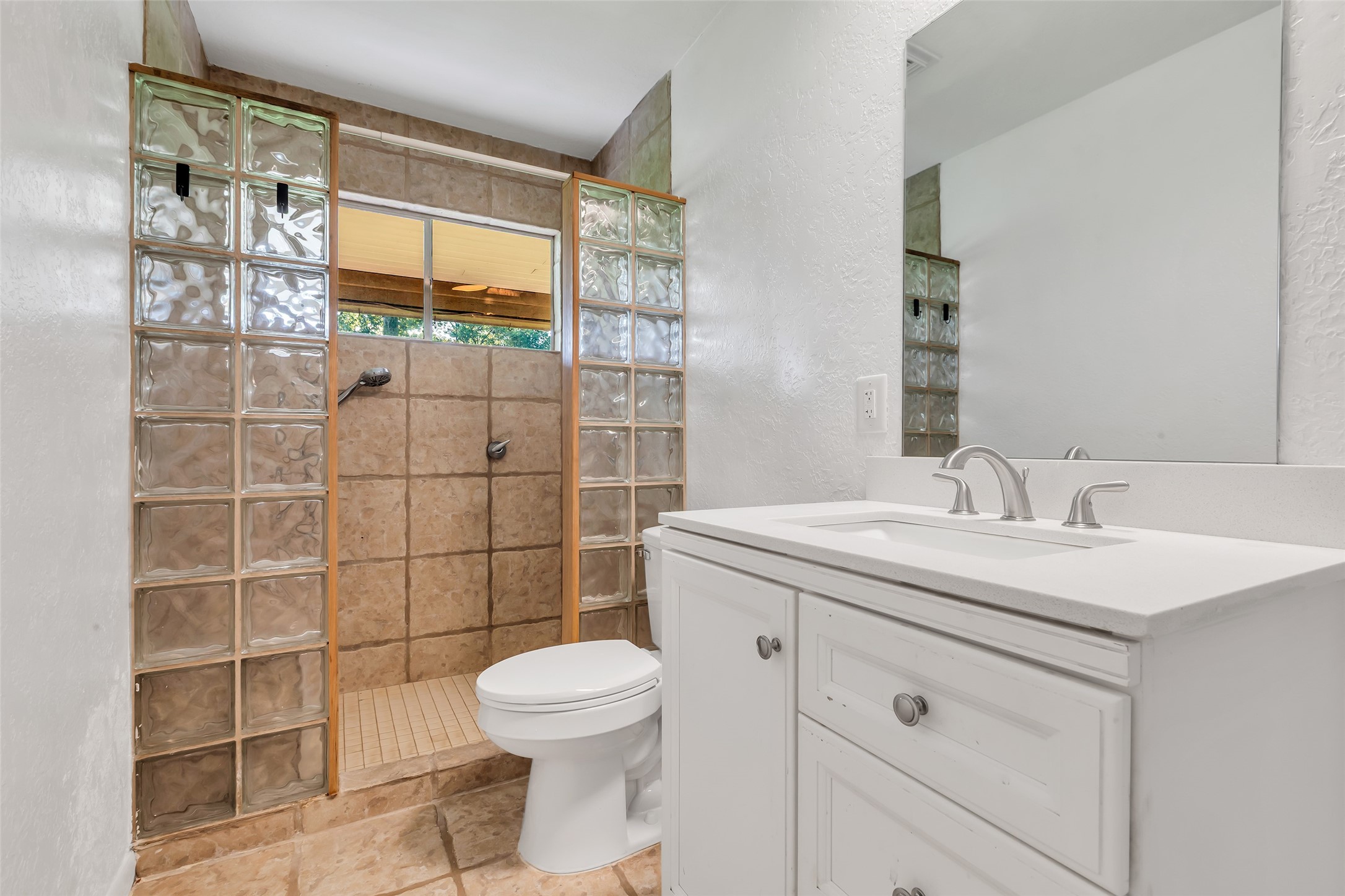 254 Point Clear Drive Conroe, TX 77304 - Photo 20 of 37