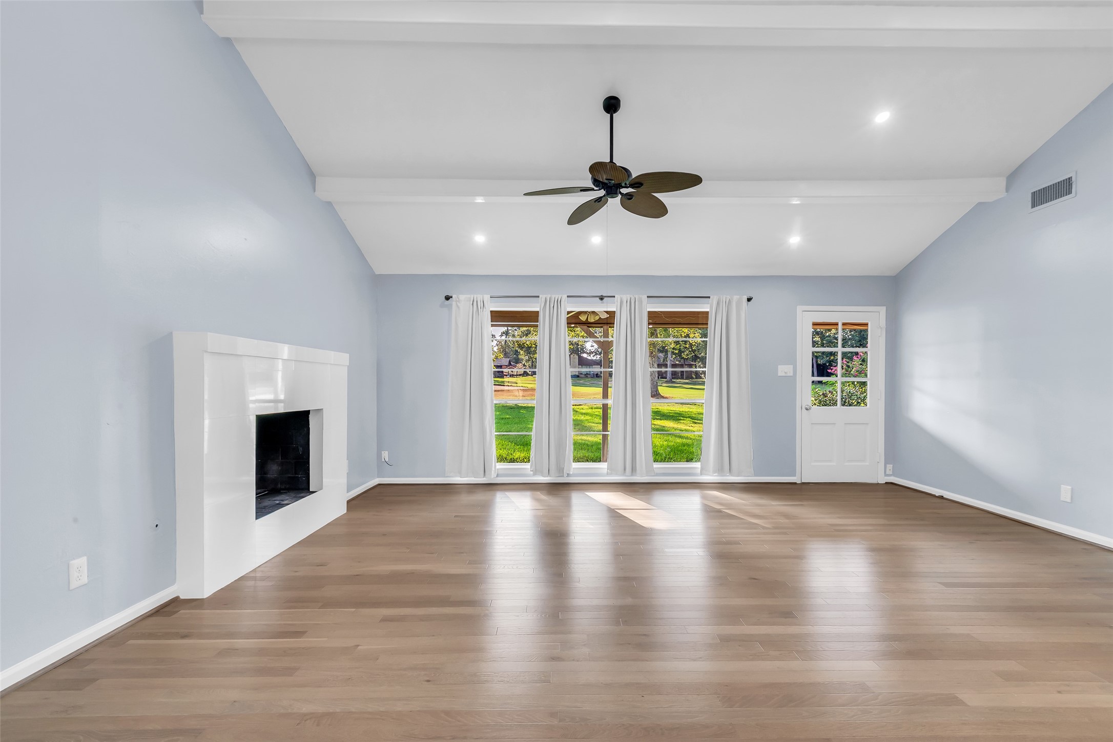 254 Point Clear Drive Conroe, TX 77304 - Photo 4 of 37