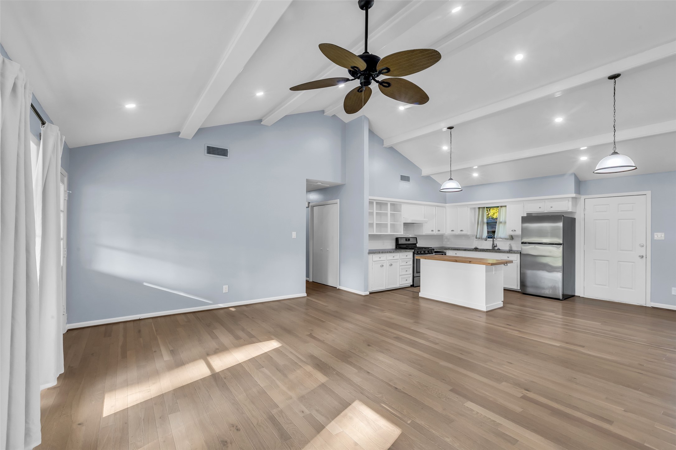 254 Point Clear Drive Conroe, TX 77304 - Photo 7 of 37