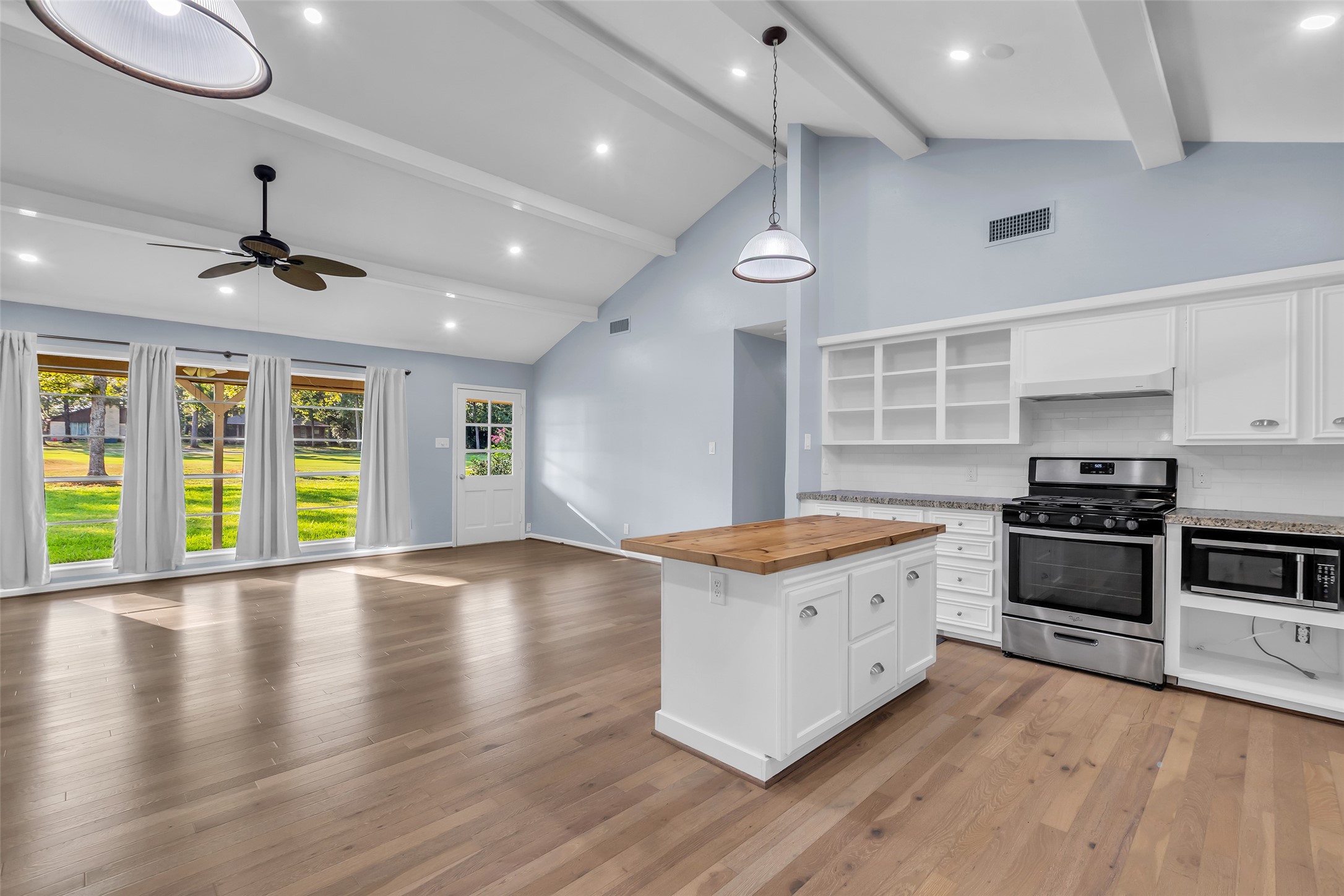 254 Point Clear Drive Conroe, TX 77304 - Photo 10 of 37