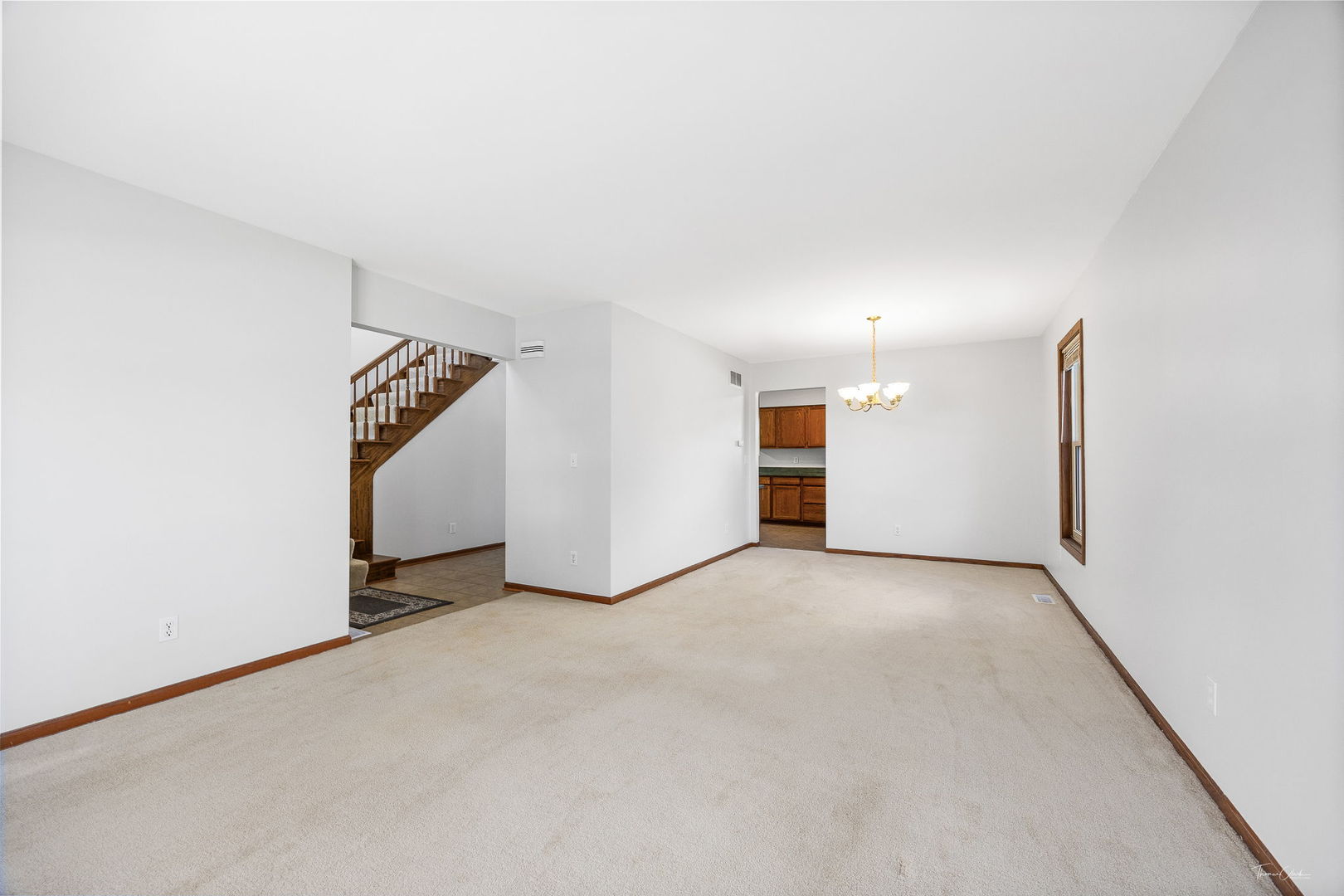 703 Avondale Lane Aurora, IL 60504 - Photo 4 of 40 an empty room with a empty space