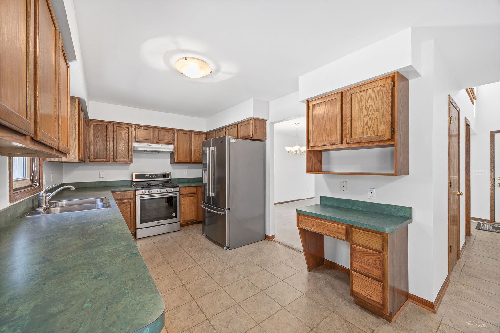 703 Avondale Lane Aurora, IL 60504 - Photo 9 of 40 a kitchen with stainless steel appliances granite countertop a refrigerator stove and sink