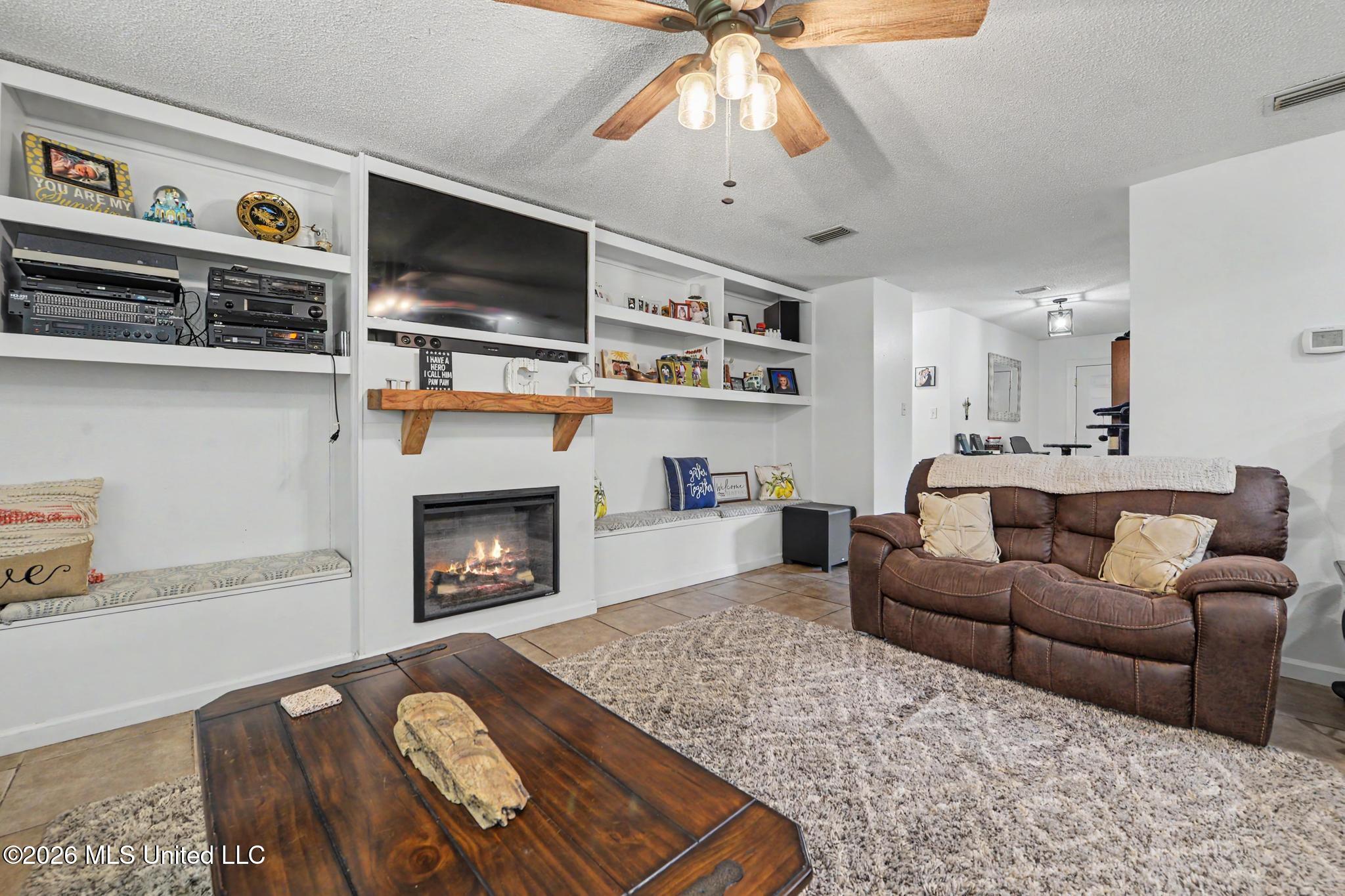 4317 Cunningham Road Moss Point, MS 39562 - Photo 5 of 29 005