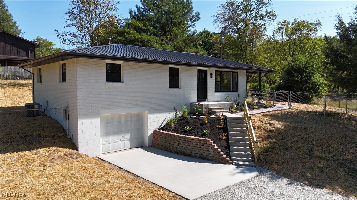 14 Lake Road Belpre, OH 45714 - Photo 1 of 28 WELCOME HOME