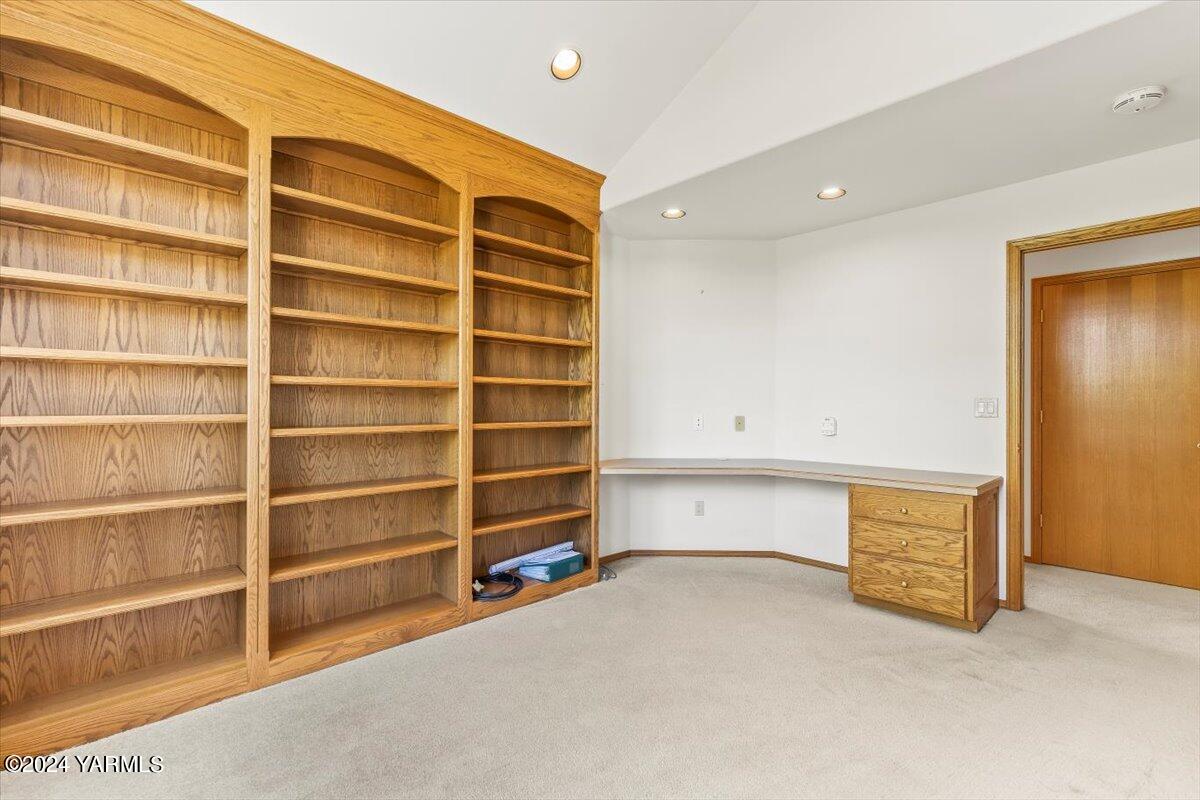 11810 West Barrett Road Yakima, WA 98908 - Photo 11 of 47 a view of an empty room with empty shelves