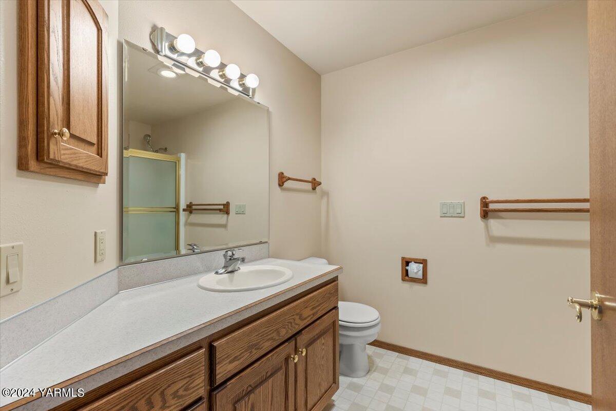 11810 West Barrett Road Yakima, WA 98908 - Photo 12 of 47 a bathroom with a sink a toilet and mirror