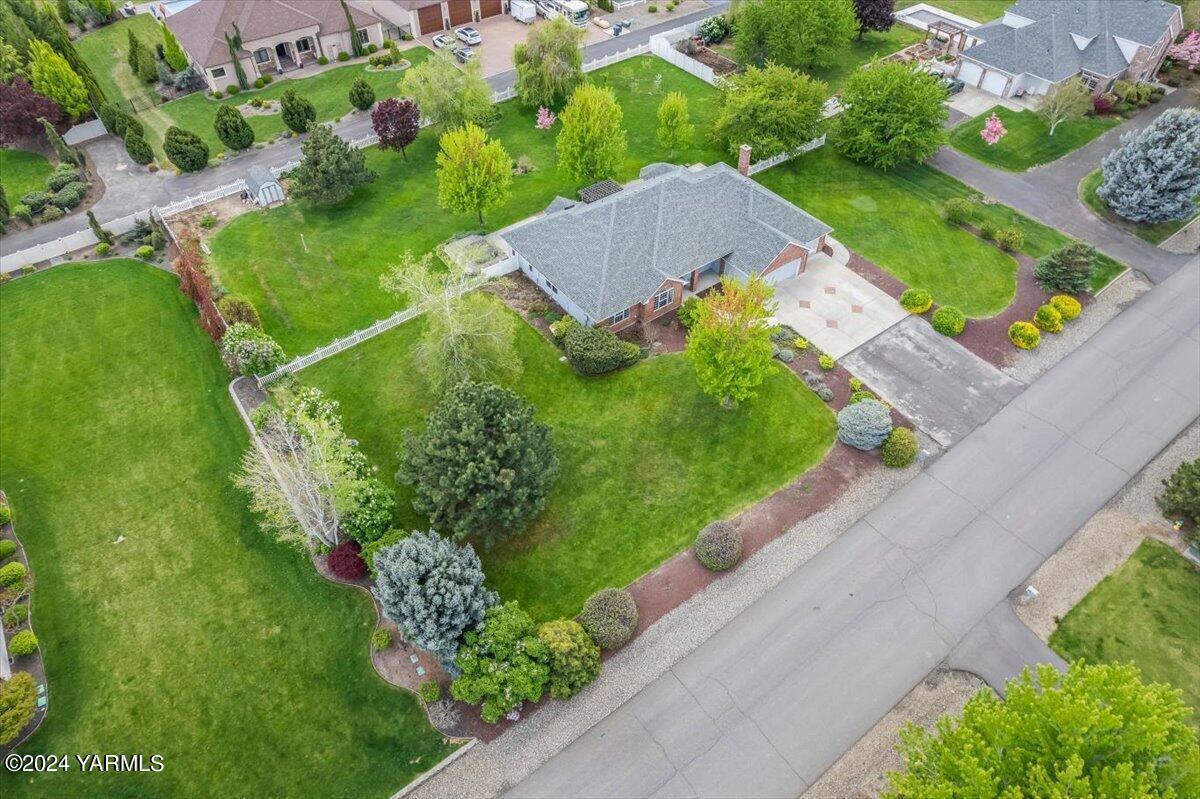 11810 West Barrett Road Yakima, WA 98908 - Photo 41 of 47 an aerial view of a house